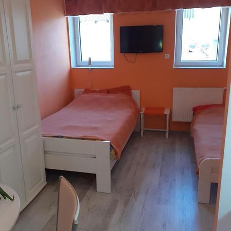 אוסטרוני מורסקי Wynajem Apartamentow I Pokoi. מראה חיצוני תמונה