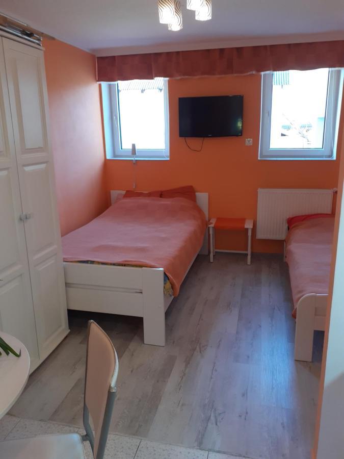 אוסטרוני מורסקי Wynajem Apartamentow I Pokoi. מראה חיצוני תמונה