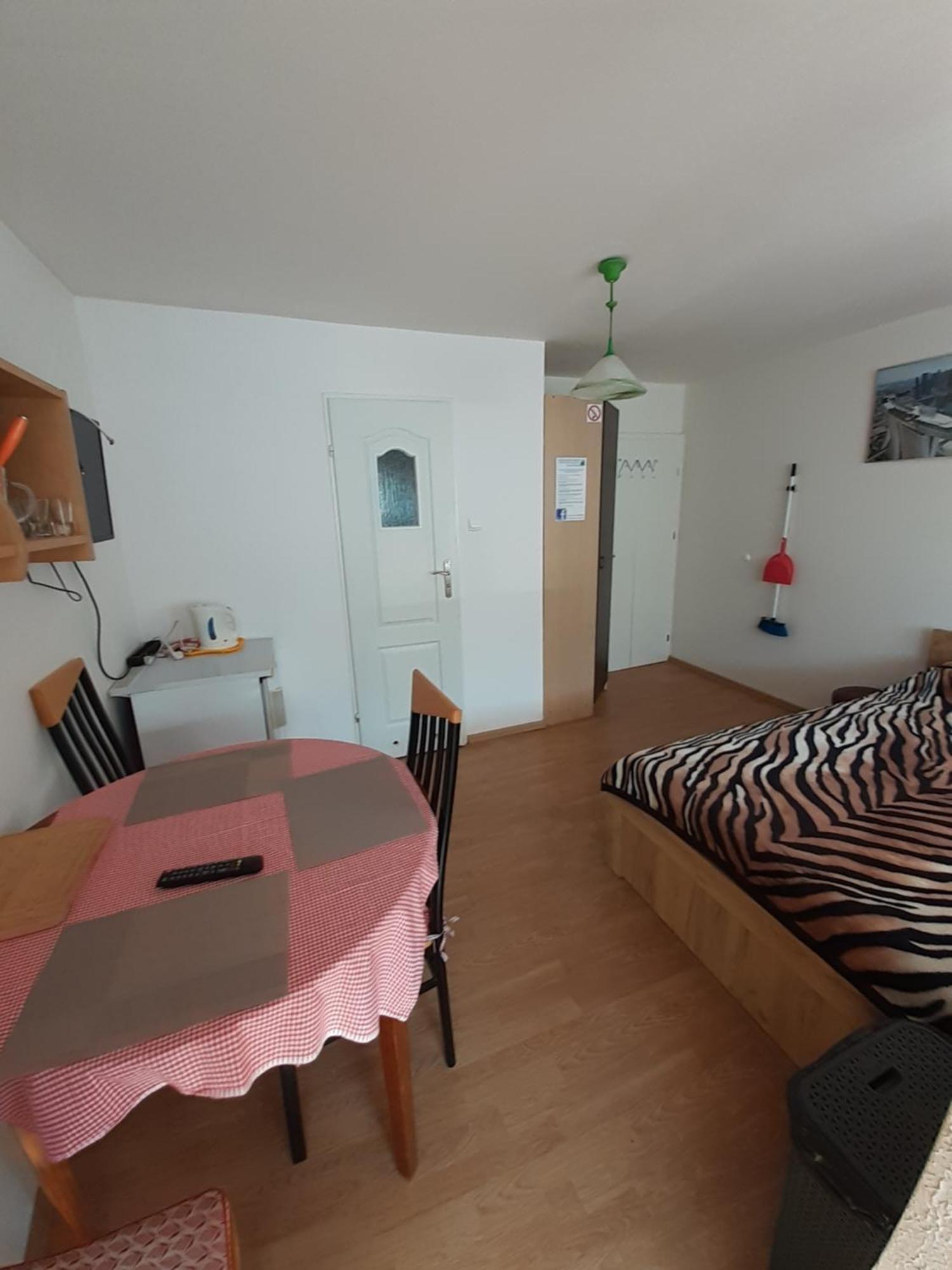 אוסטרוני מורסקי Wynajem Apartamentow I Pokoi. מראה חיצוני תמונה